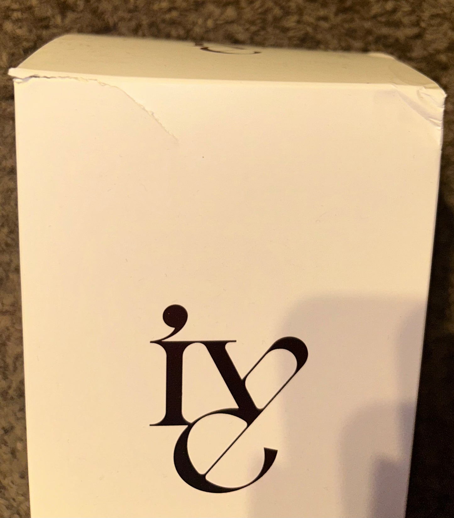 IVE OFFICIAL LIGHT STICK ver.1 (box damaged, read description)
