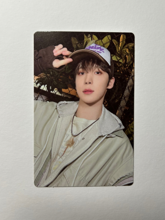 Yunho Ateez Golden Hour Photocard