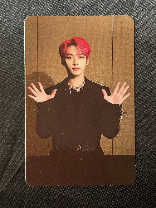 Lee Know Oddinary Synnara POB Photocard (Stray Kids) front of card
