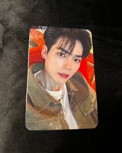 Sung Han-bin ZEROBASEONE YOUTH IN THE SHADE Apple Music POB Photocard front